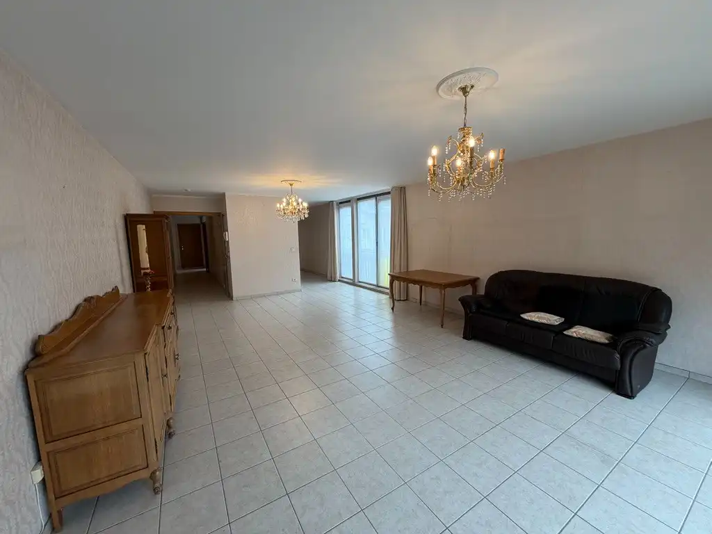 Genk-centrum, Oude Markt 4 bus 11: Ruim en energiezuinig appartement (133 m²) met 2 slaapkamers, overdekt terras, dubbele autostaanplaats en kelderberging. foto 7