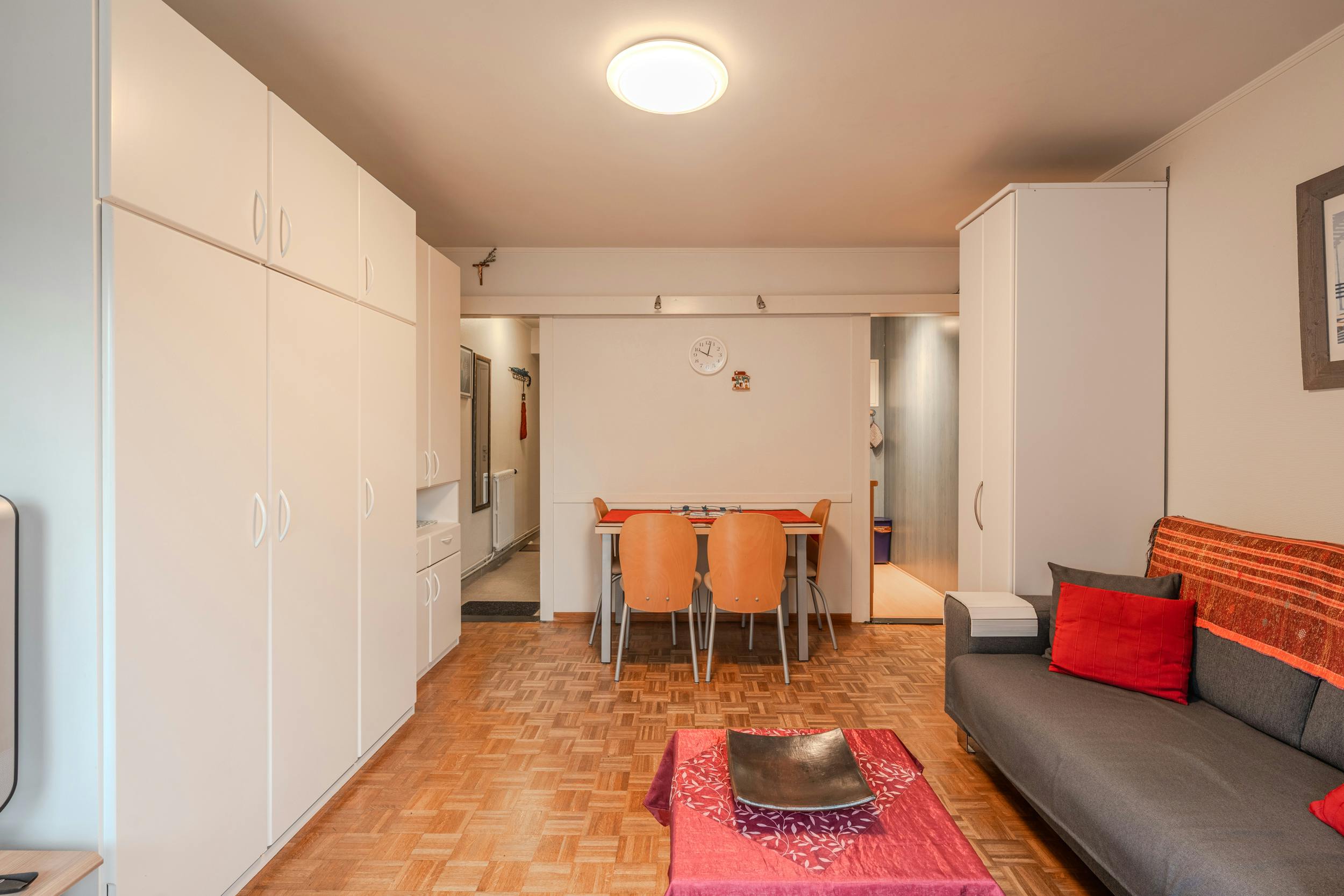 Studio met aparte slaapruimte en zijdelings zeezicht! foto 8