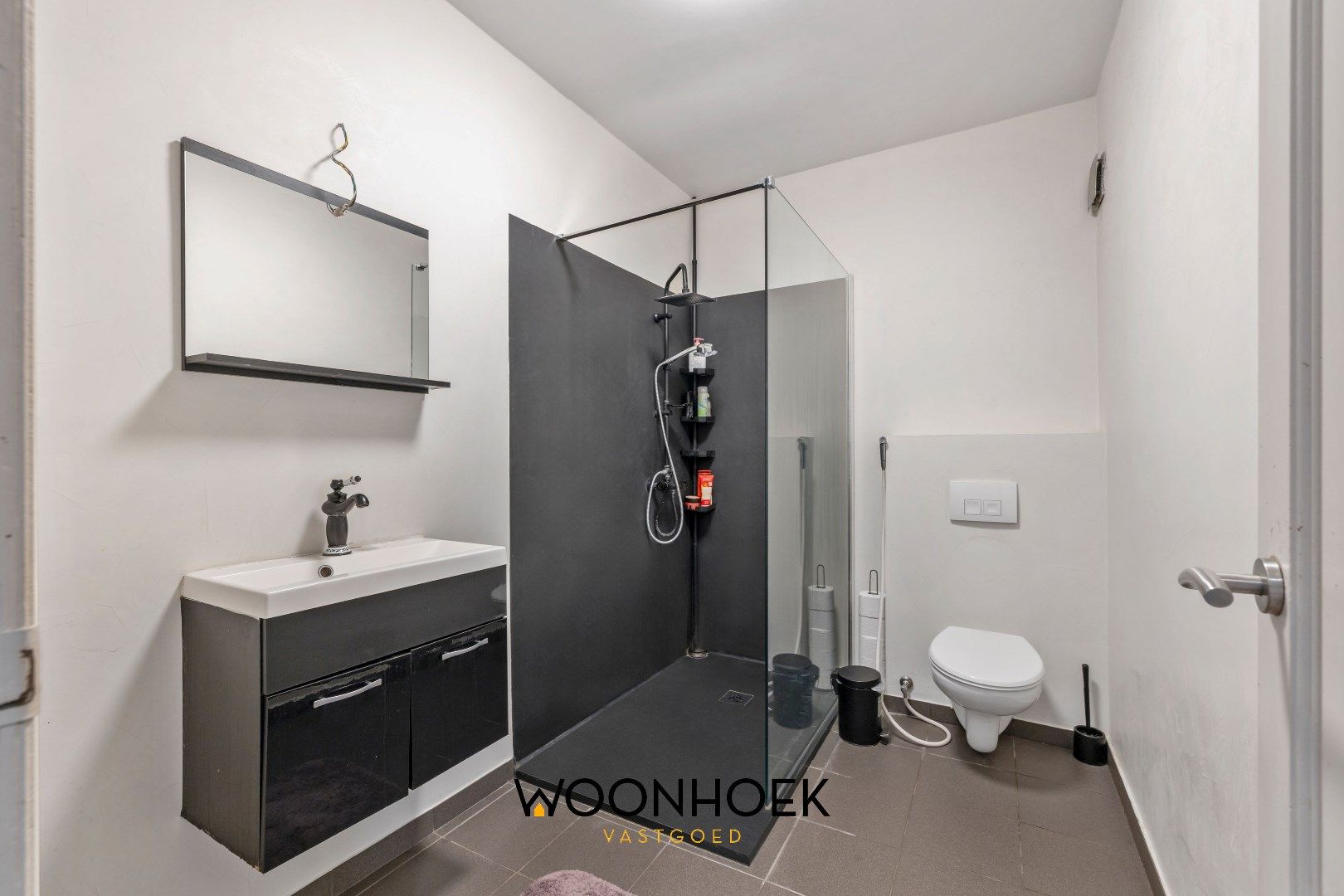 Ruim gerenoveerd 2-slpk appartement in het centrum foto 5