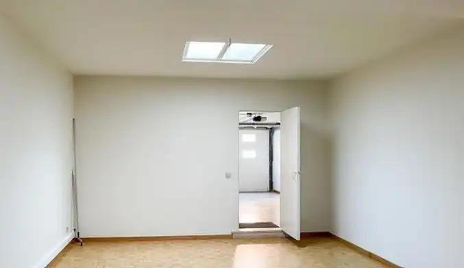 Unieke praktijk- of kantoorruimte van ca. 190 m² INCLUSIEF 2 ruime garageboxen foto 18