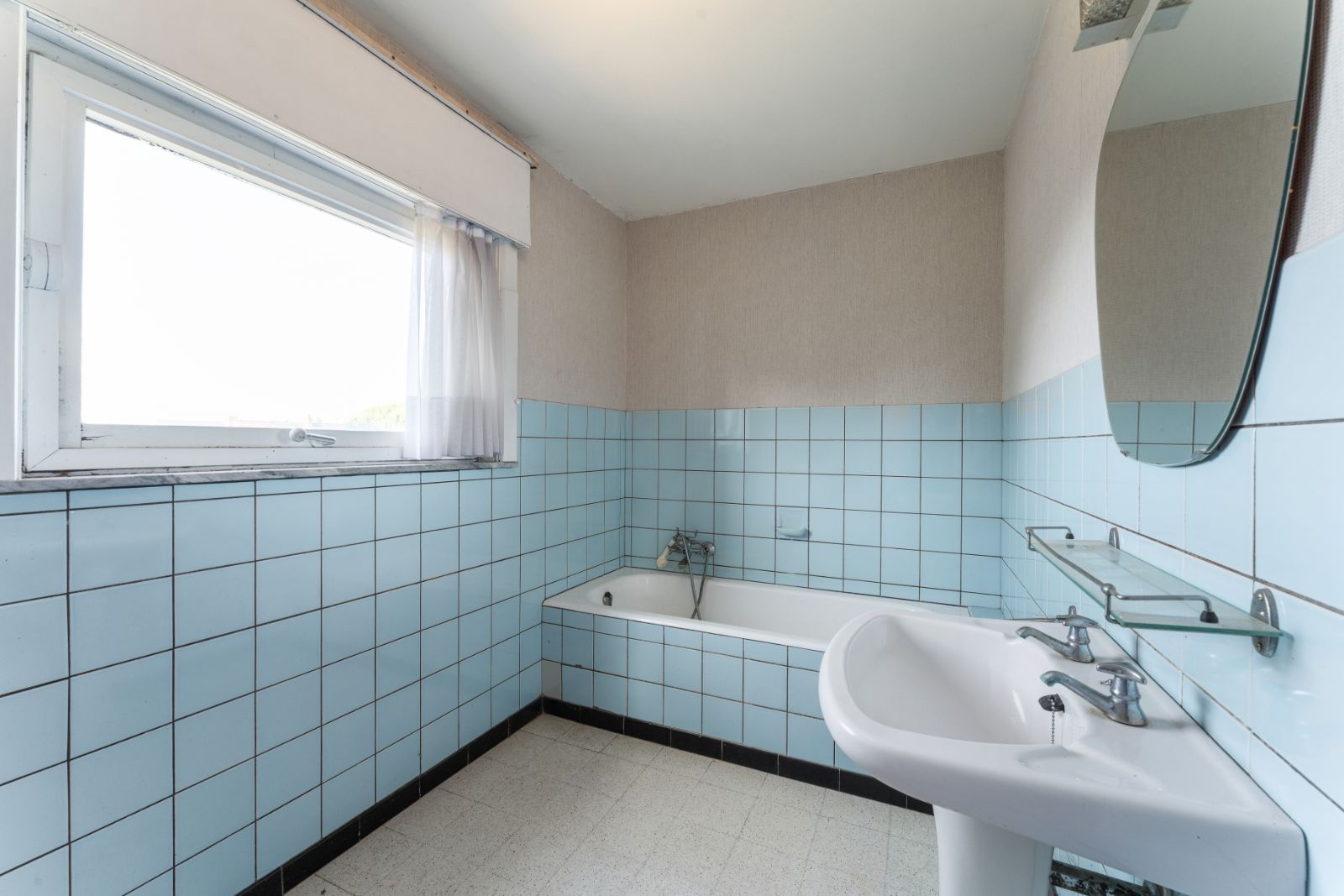 Ruime gezinswoning op 737 m² met 6 slaapkamers! foto 17