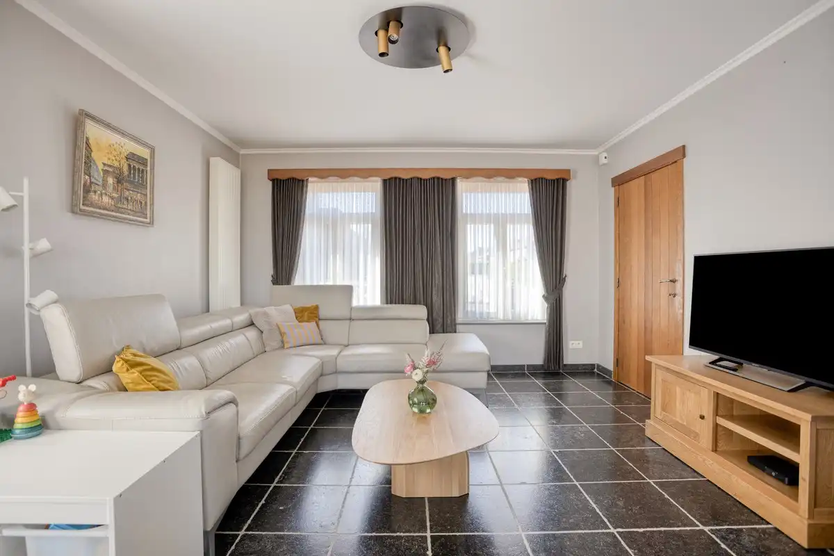 Instapklare woning met drie slaapkamers in een doodlopende straat foto 3