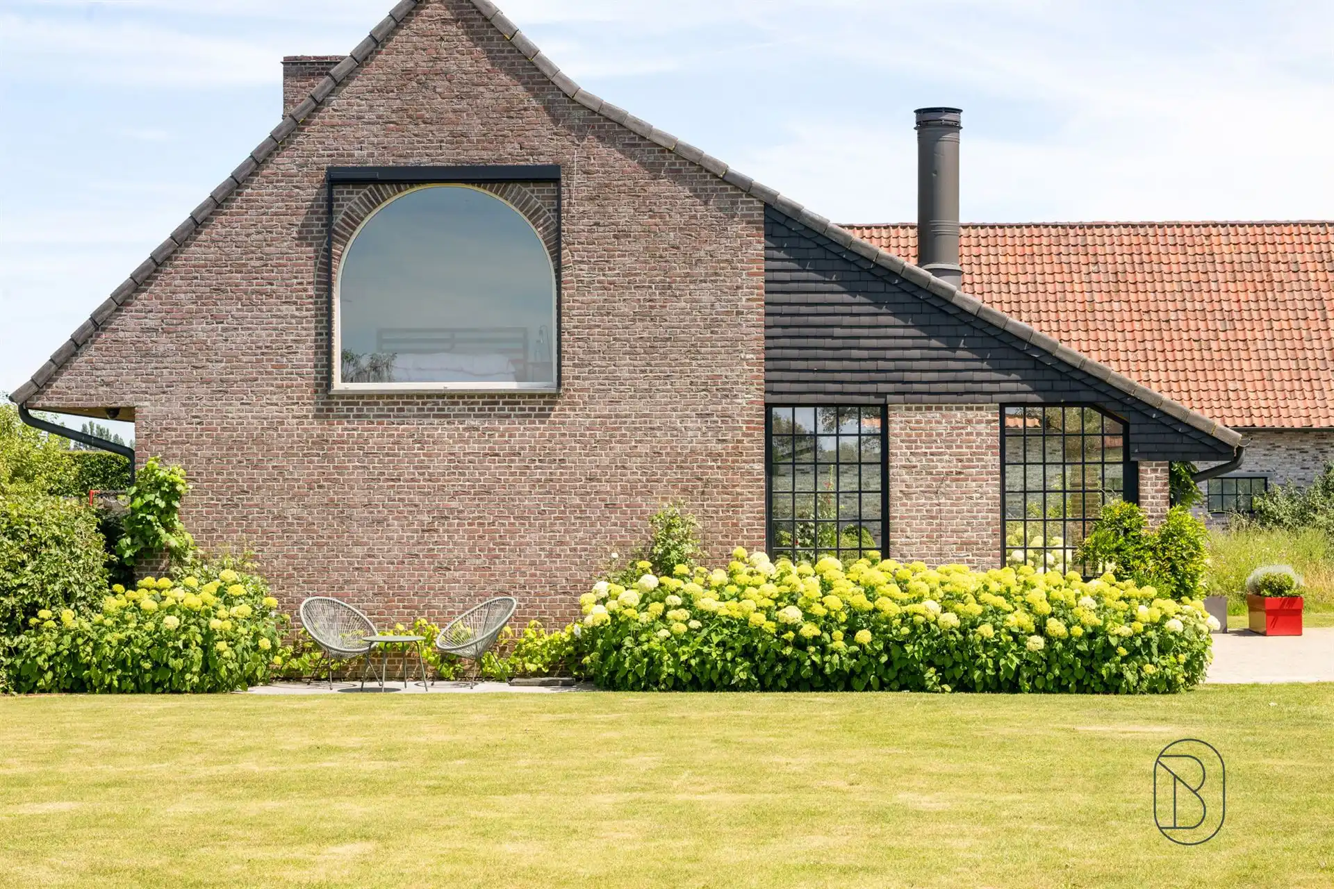 Landhuis + bijgebouw, met zwembad en privacy op 5.329 m². foto 9