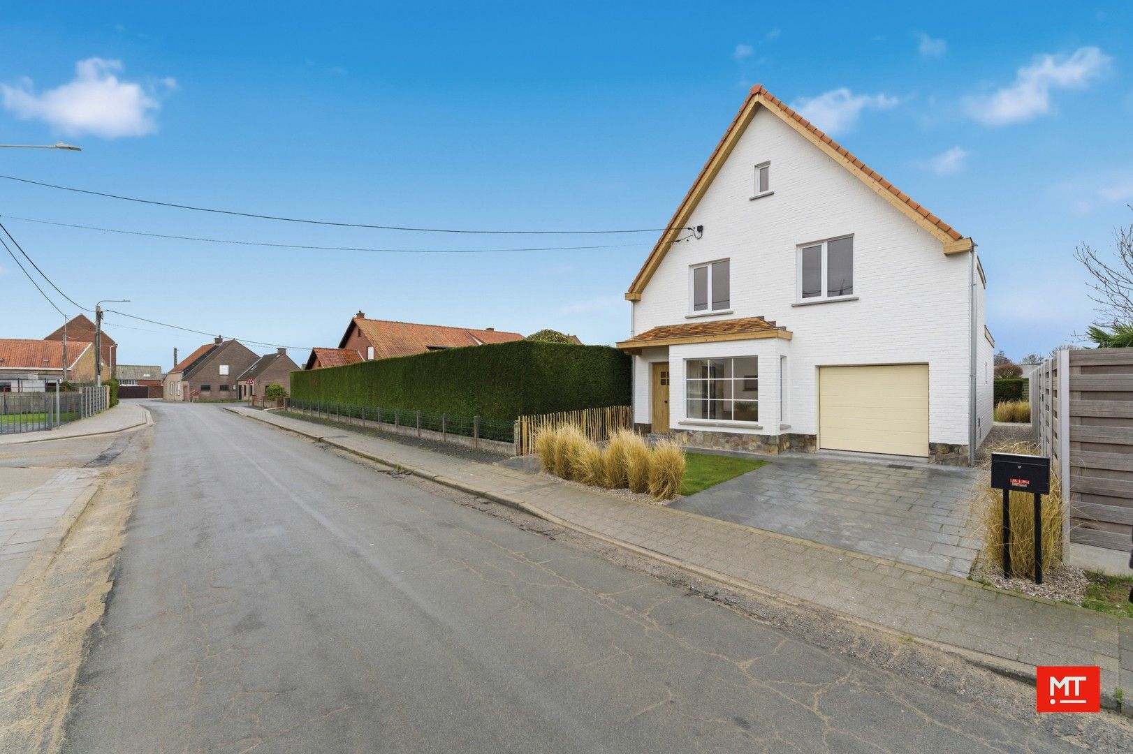 Landelijke, gerenoveerde woning met 3 slaapkamers en tuin in het rustige Poelkapelle foto {{pictureIndex}}