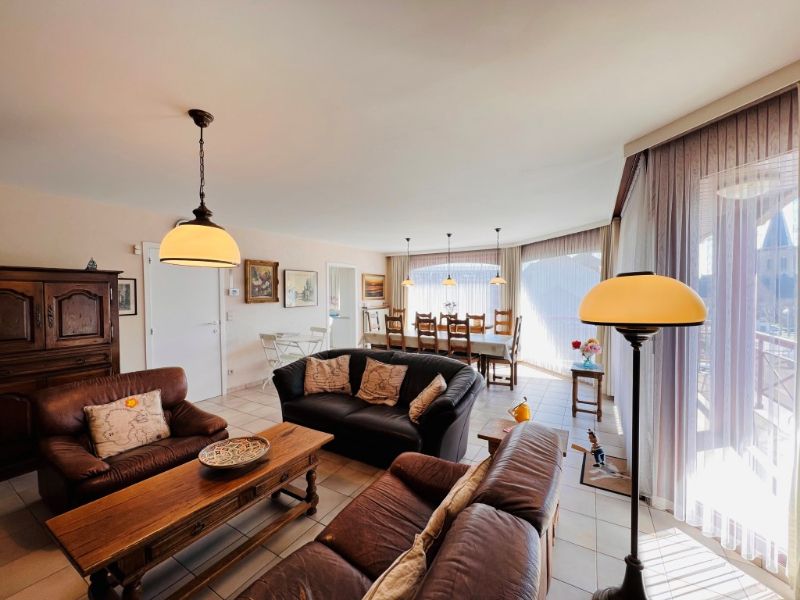 Ruim woonappartement met 3 slaapkamers en carport foto 6