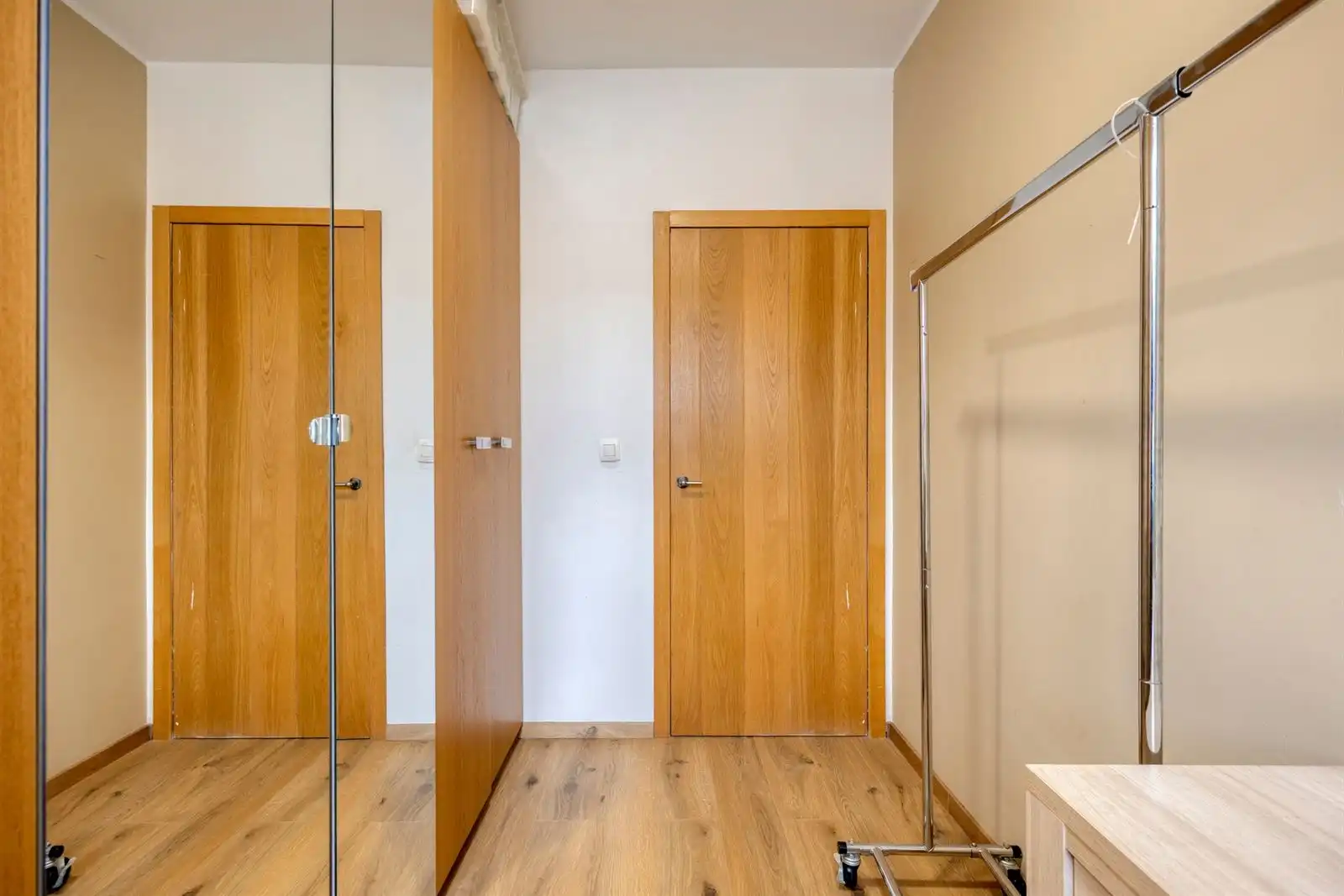 Volledig gerenoveerde 4-slpk woning met garagebox foto 18