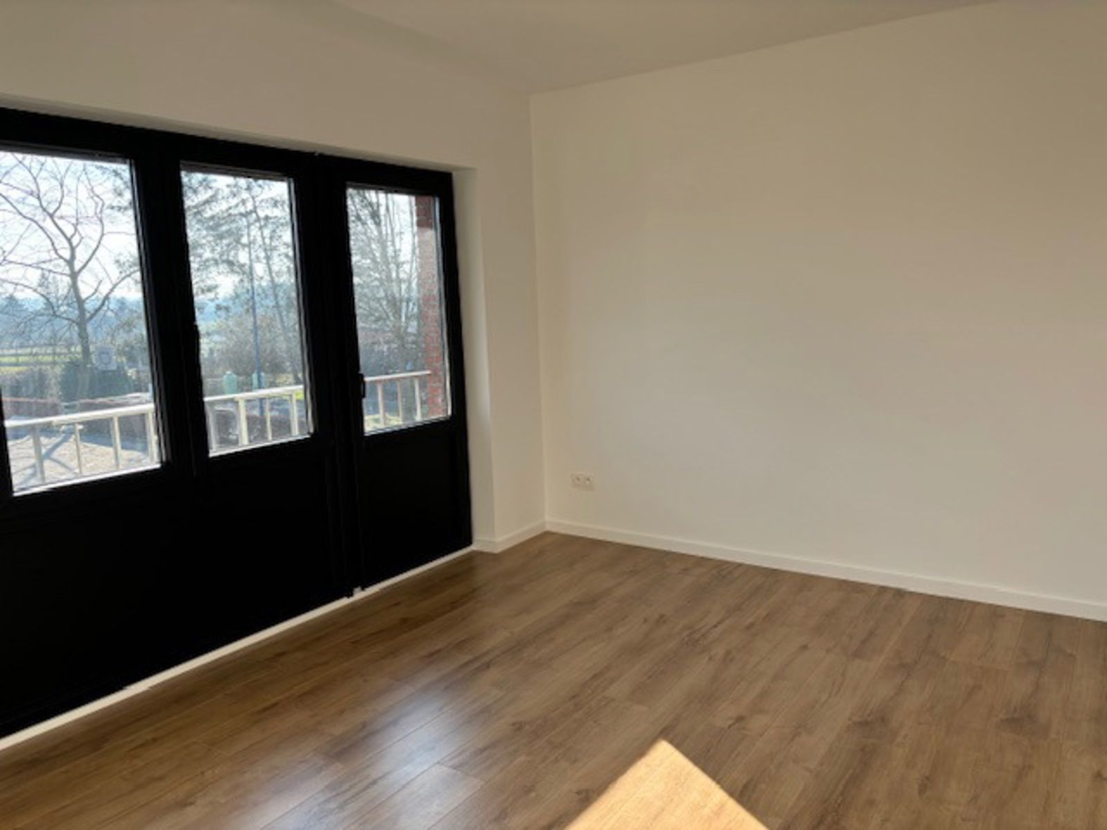 Prachtige villa met 4 slpks en garage foto 16