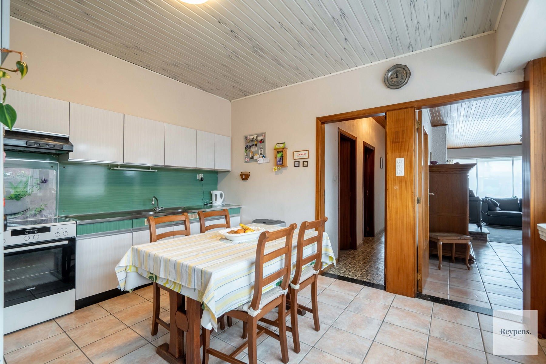 Op te frissen woning in een rustige wijk foto 7