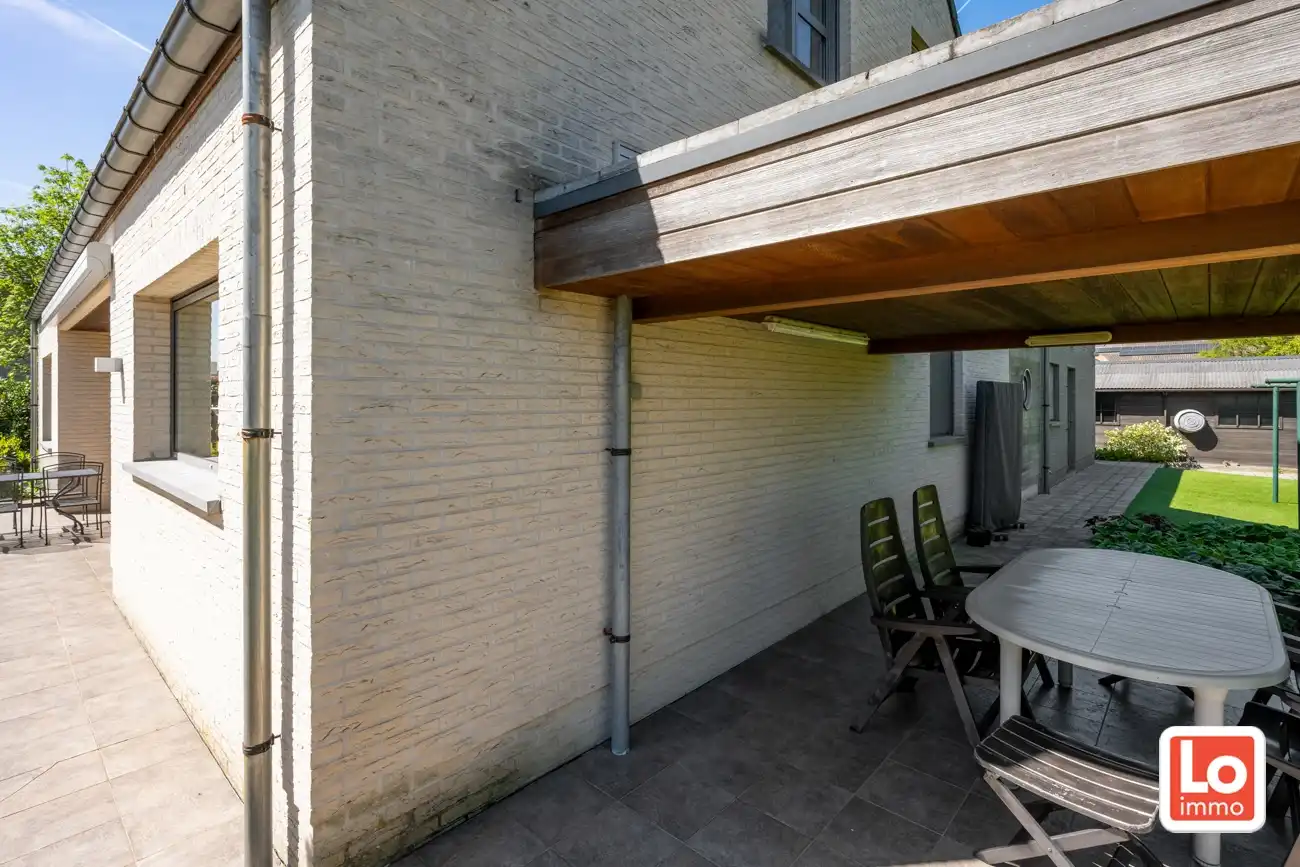 Instap klare open woning met ruime inpandige garage en gezellige tuin op een rustige locatie en toch nabij het centrum van Lochristi! foto 36