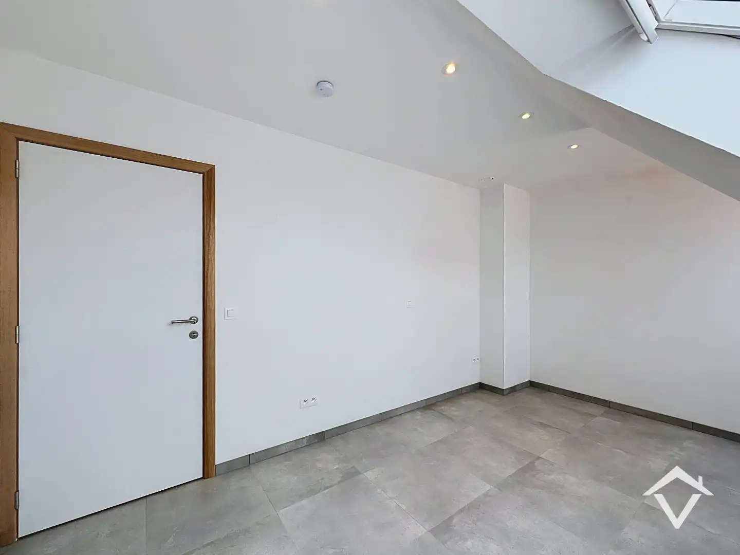 Centraal gelegen nieuwbouwwoning met 3 slaapkamers, tuin en overdekte autostaanplaats foto 27