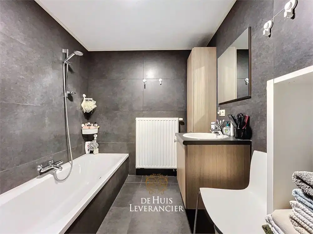Prachtig Penthouseappartement (2 slpk) in hartje Hove te koop foto 11