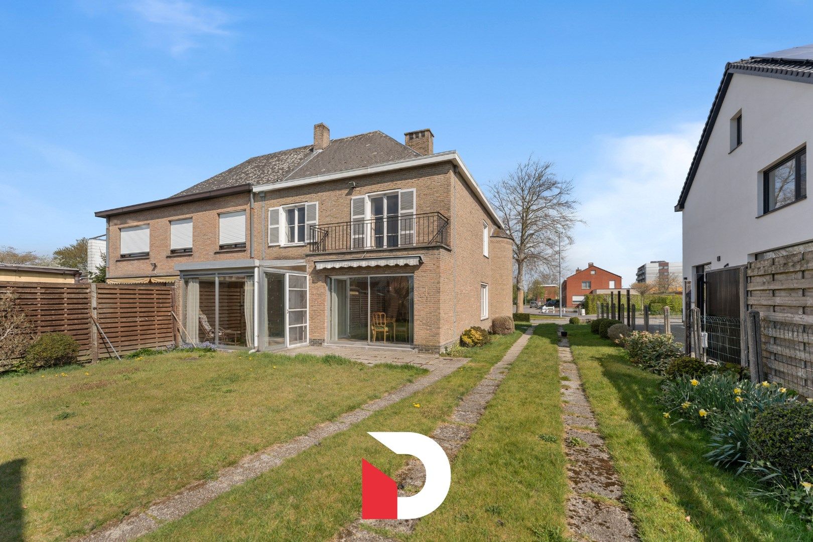 Deze statige halfopen woning is gelegen op een gegeerde en kindvriendelijke buurt te Oostkamp. foto 17