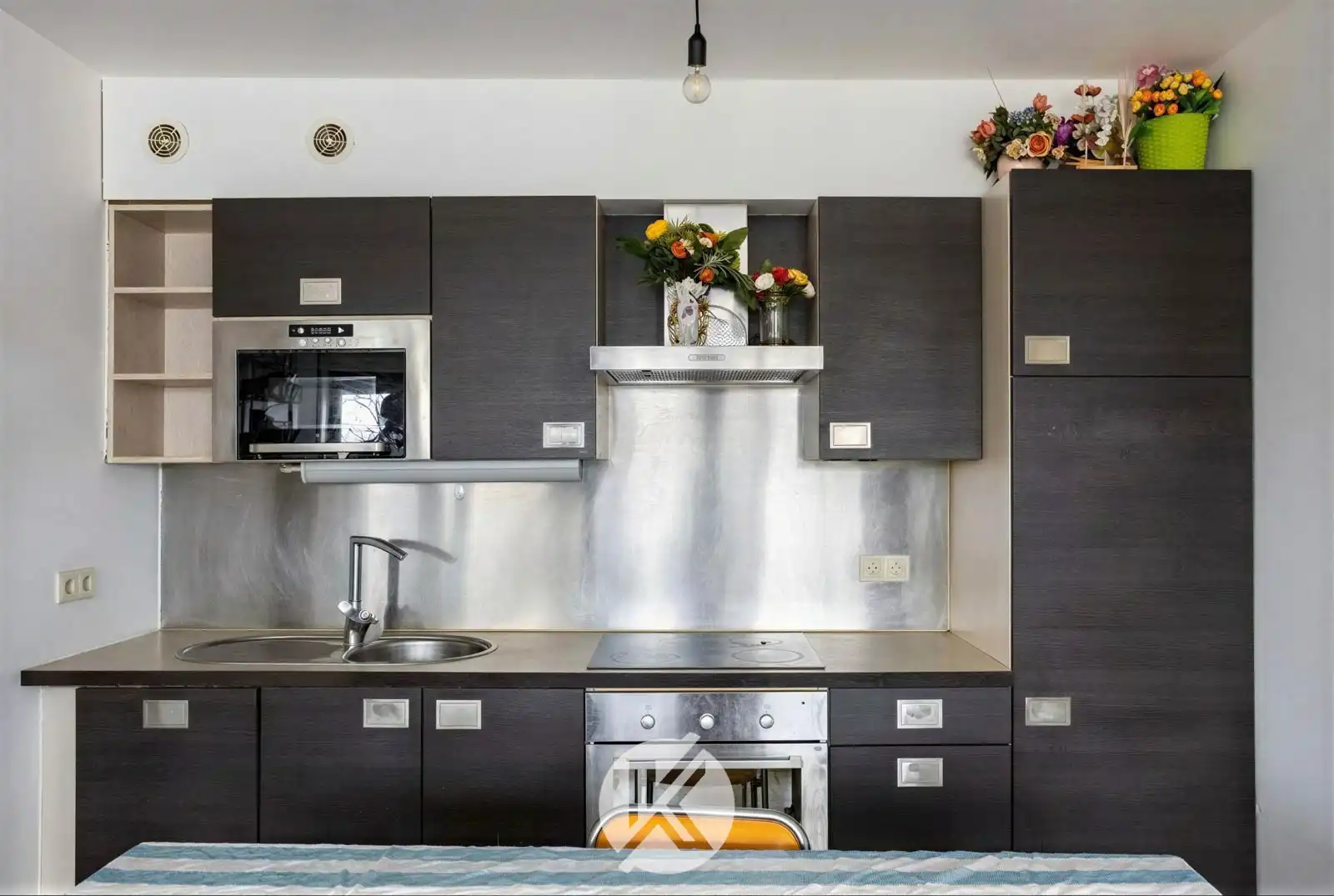 Lichtrijk appartement met ruim terras en staanplaats foto 6