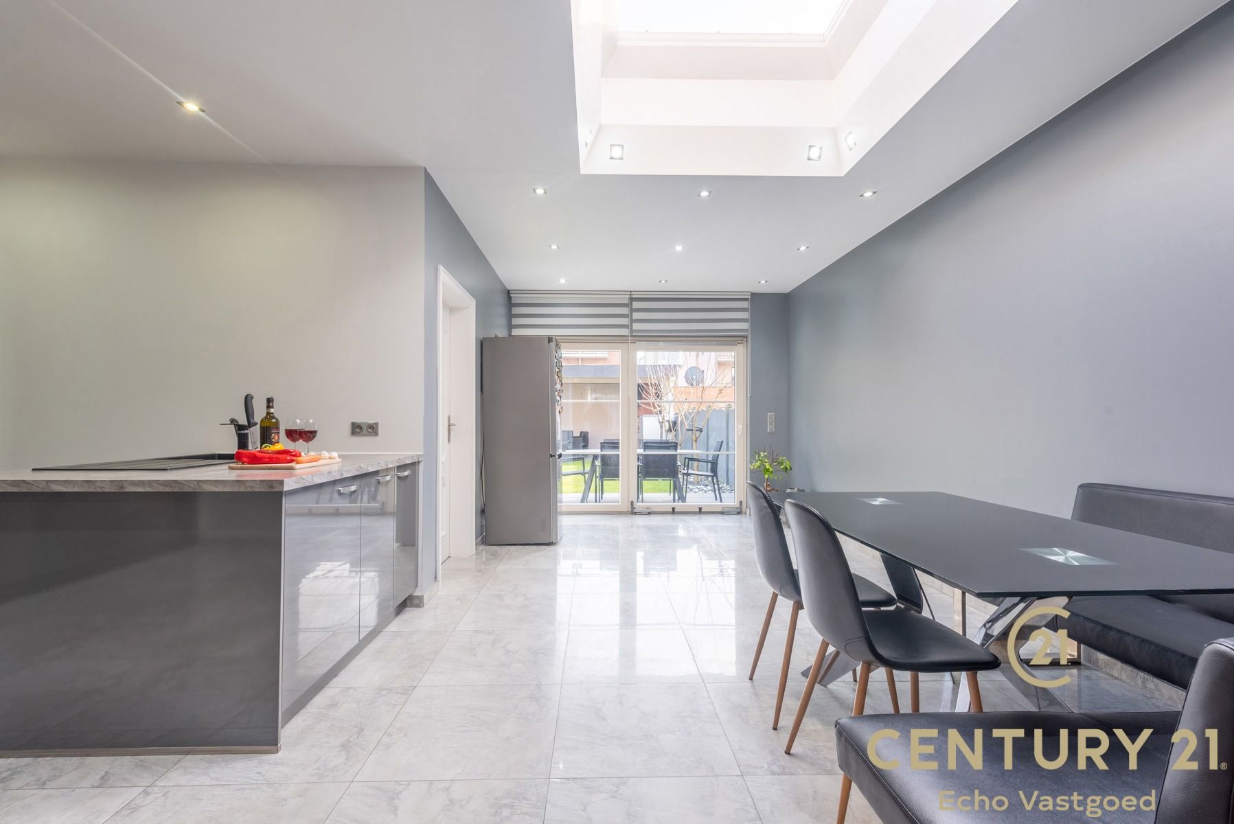Recent gerenoveerde ruime woning met prachtige tuinlounge foto 8