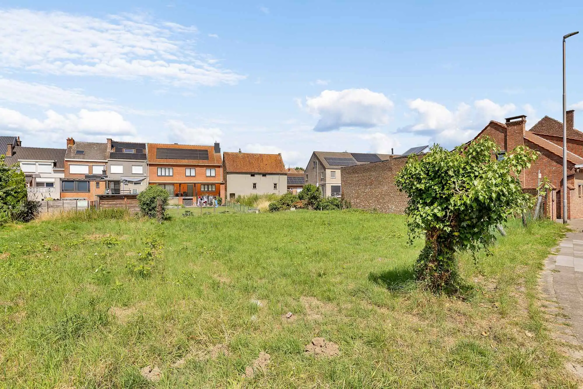 Rustig gelegen bouwgrond op een centrale locatie foto 2
