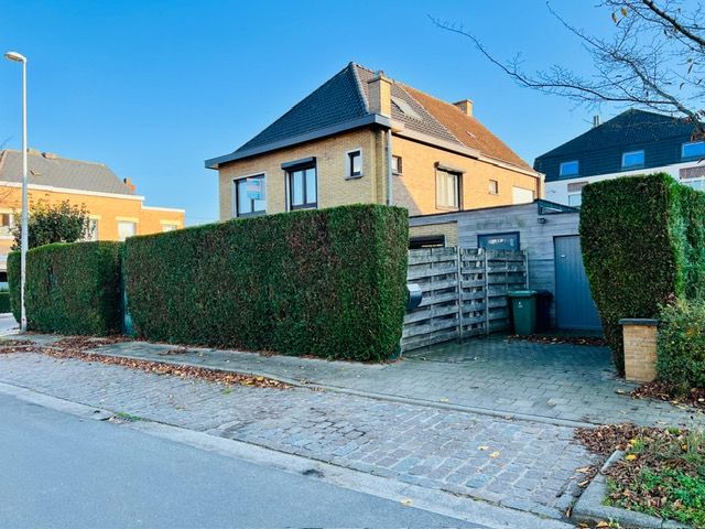 Hoofdfoto van de publicatie: RUIME HALF OPEN BEBOUWING MET TUIN EN GARAGE OP 202 m².