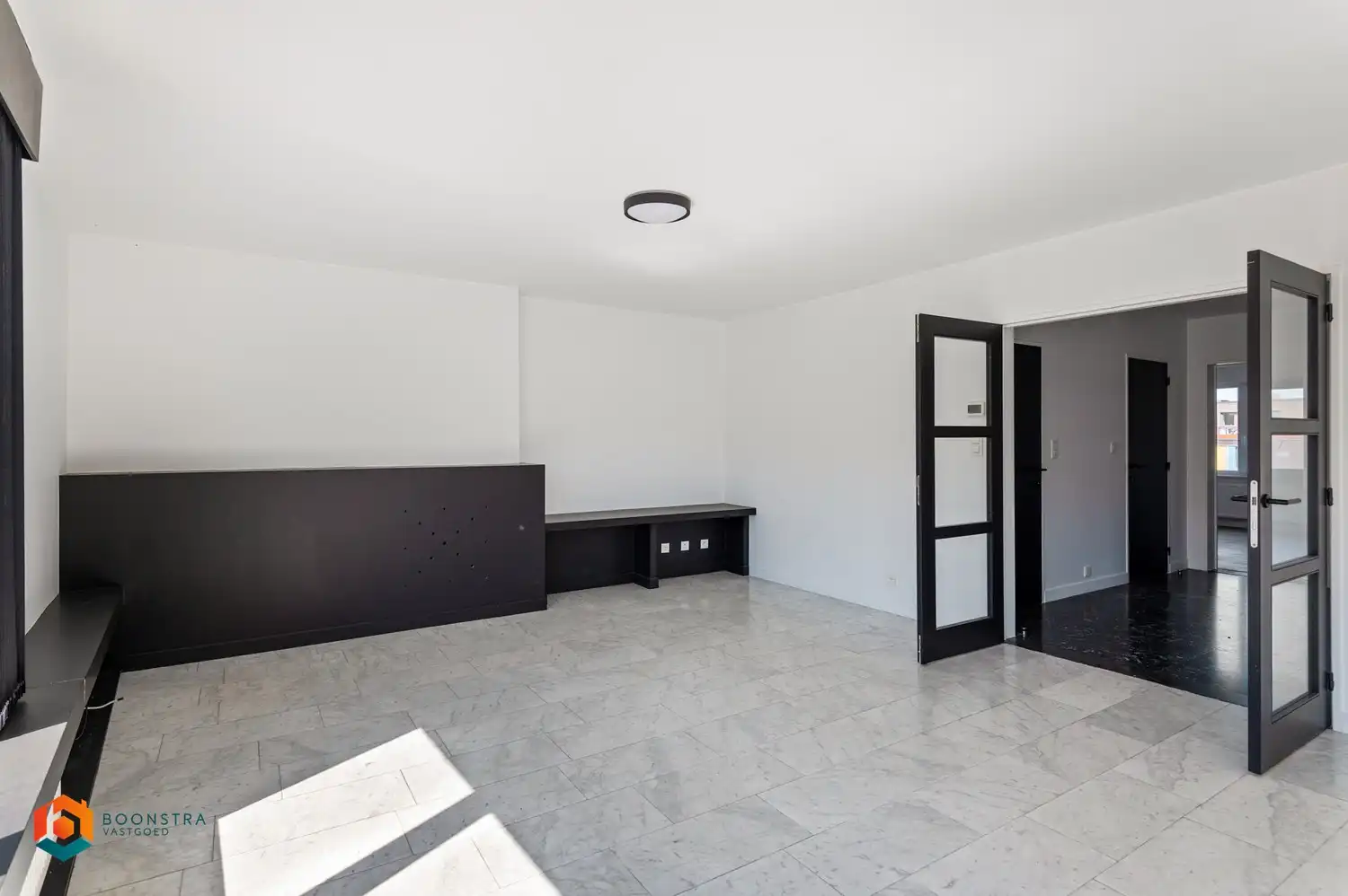 Gerenoveerd 2 slpkr appartement met uniek zicht op TOP locatie foto 2