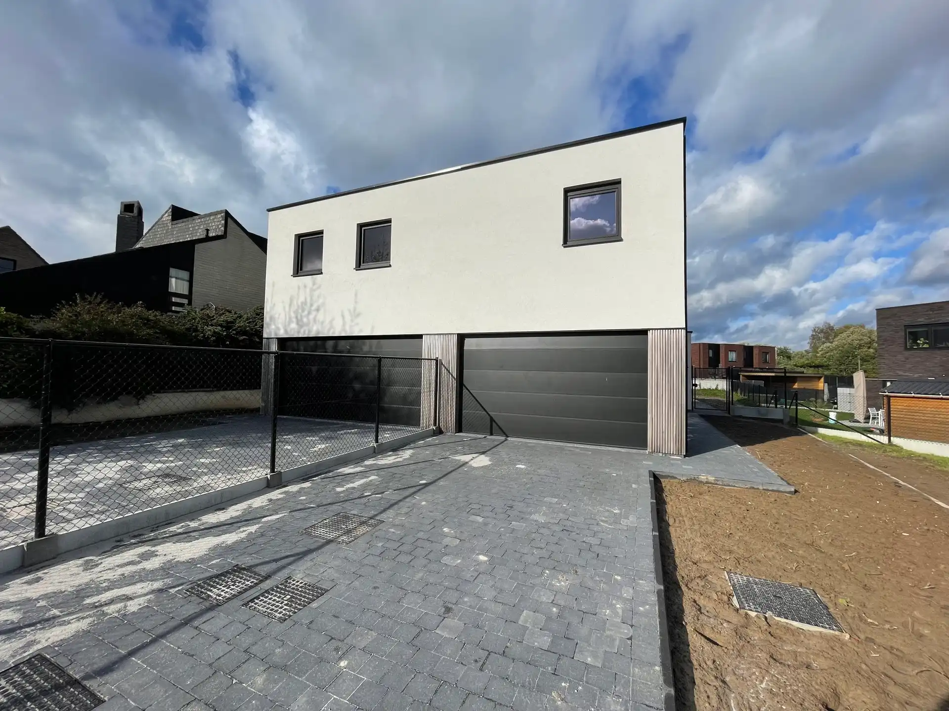 LEDE -  Recente HoB in rustige wijk. foto {{pictureIndex}}