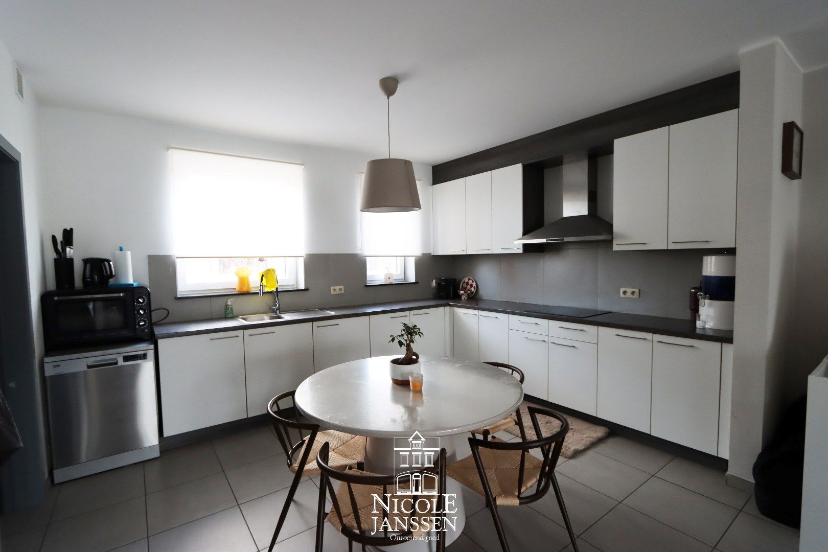 Halfvrijstaande nieuwbouwwoning met drie slaapkamers en carport foto 2