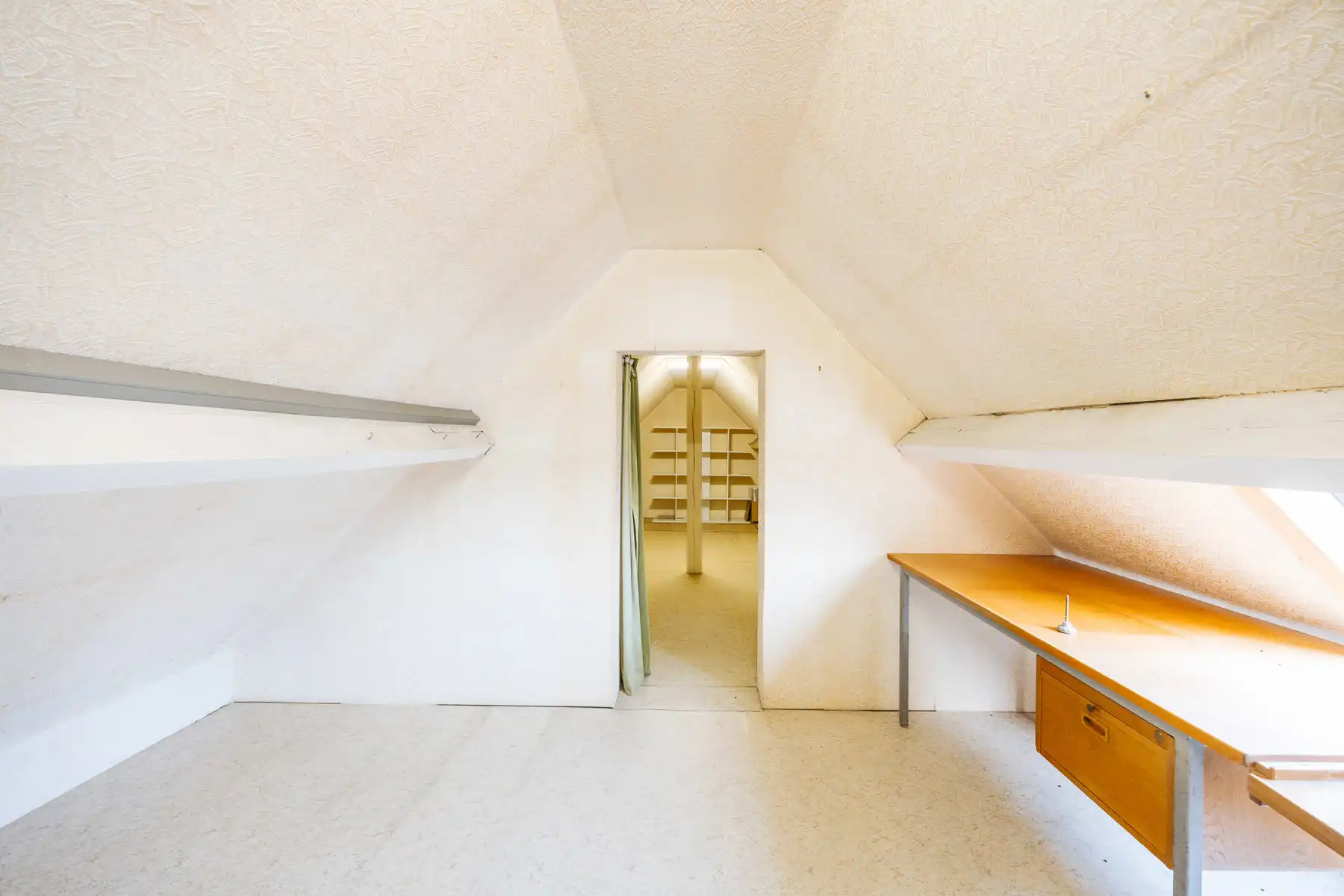 Ruime woonst met tuin, studio en veel parkeermogelijkheid foto 23