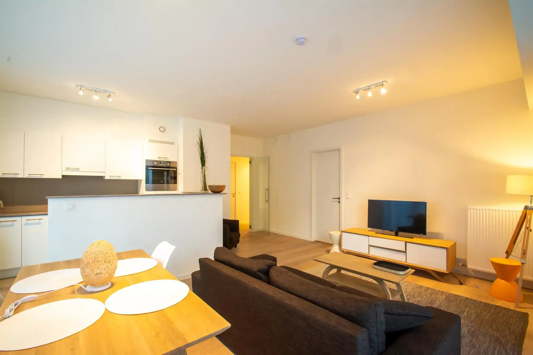 PRACHTIG 2 slpk appartement met TUIN (NAVO) foto 3