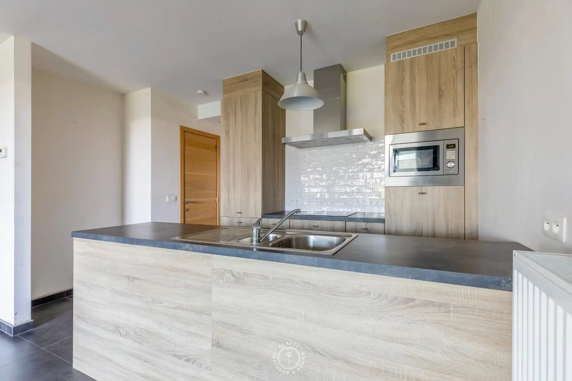 Mooi en recent appartement met staanplaats foto 3