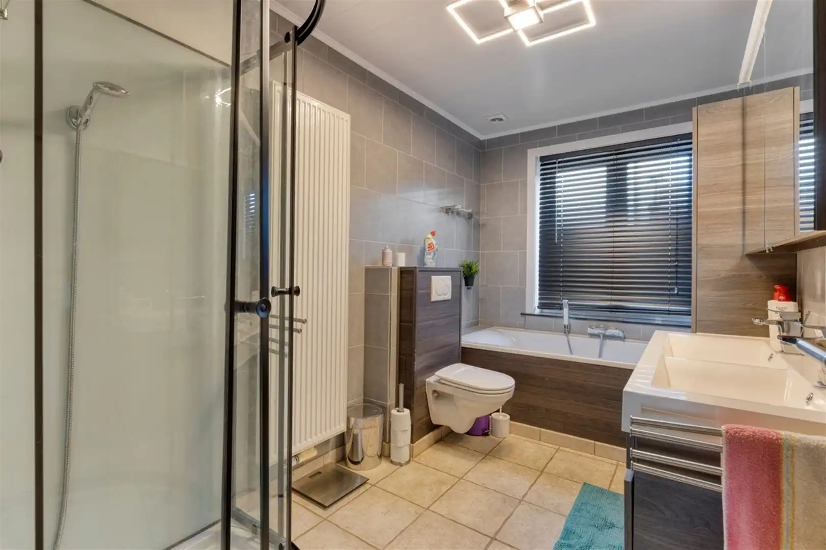 Goeddraaiende broodjeszaak met woning op toplocatie. foto 20