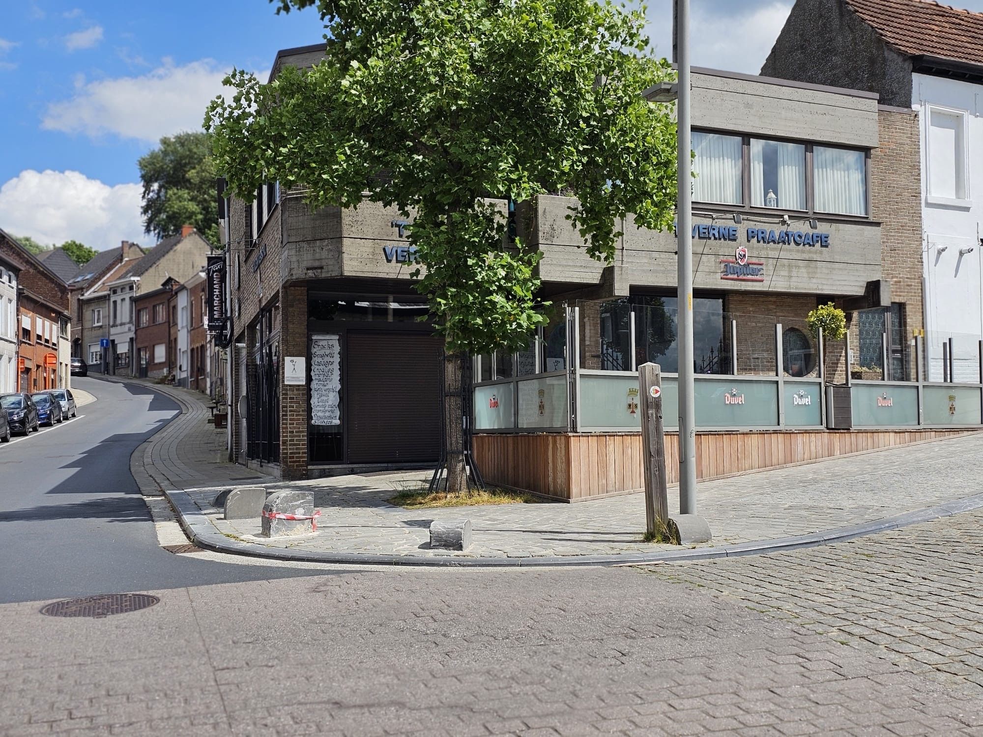 Hoekpand (handelsgelijkvloers + appartement) aan de voet van de Muur foto 3