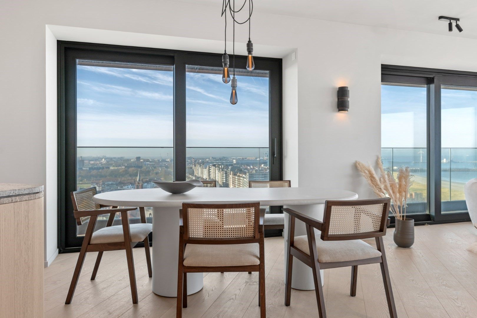 Luxueus ingericht kijkappartement in de prestigieuze Heldentoren - 15e verdiep - zicht op zee! foto 10