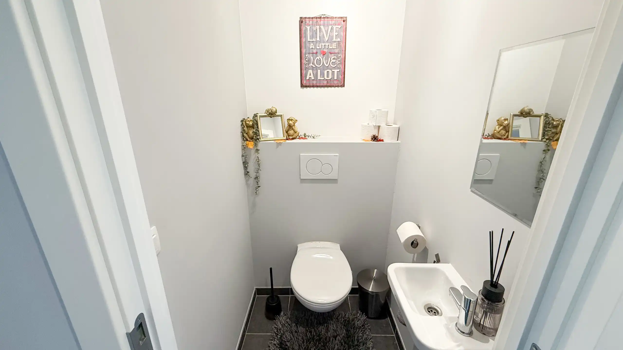 Instapklaar appartement met vrij uitzicht en parkeerplaats! foto 21
