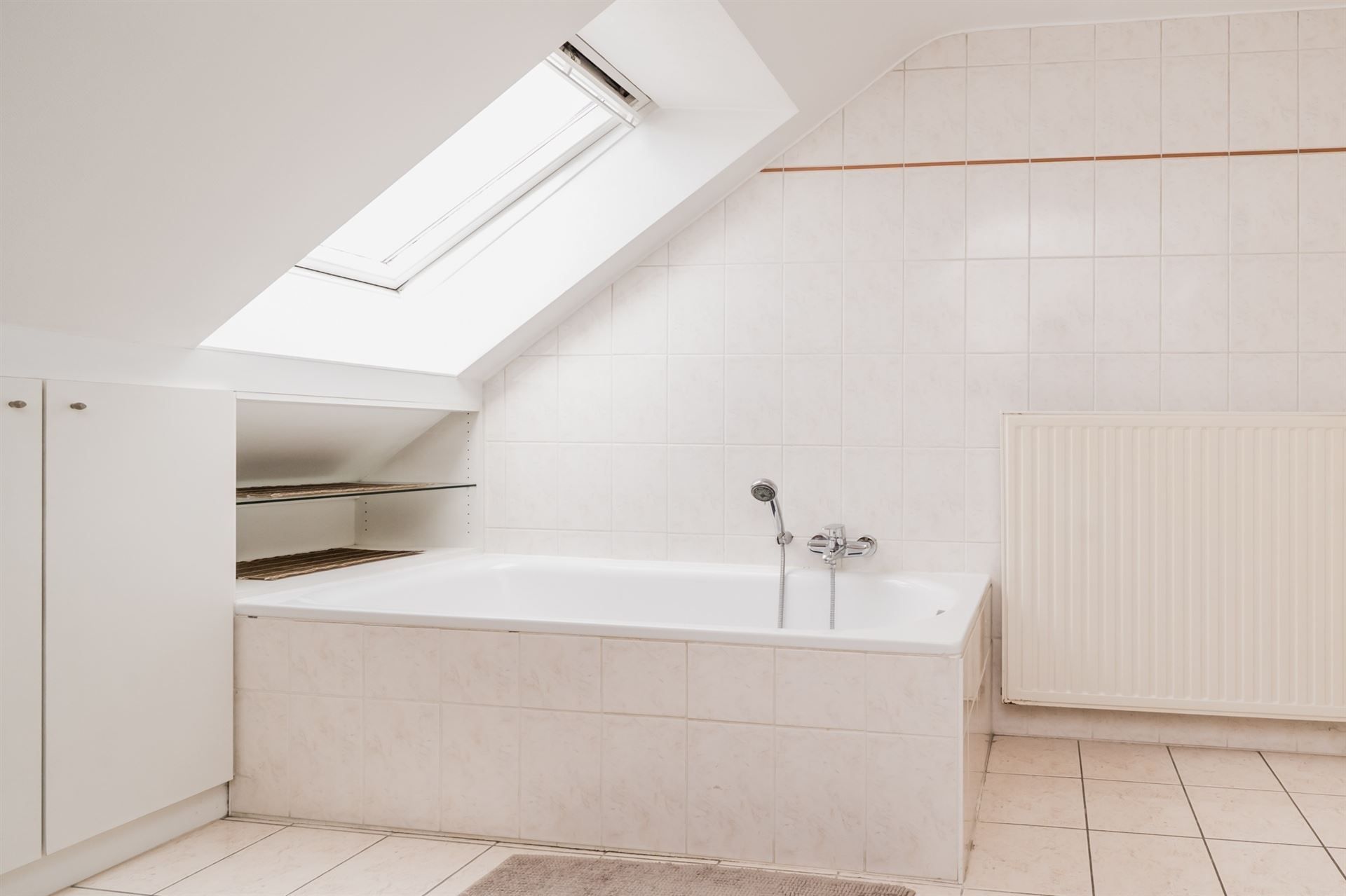 Rustig gelegen gezinswoning met 3 slpks en tuin. foto 18