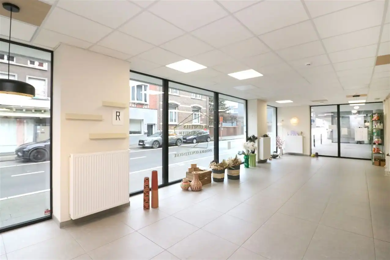 handelszaak met grote zichtbaarheid te midden van centrum foto 9