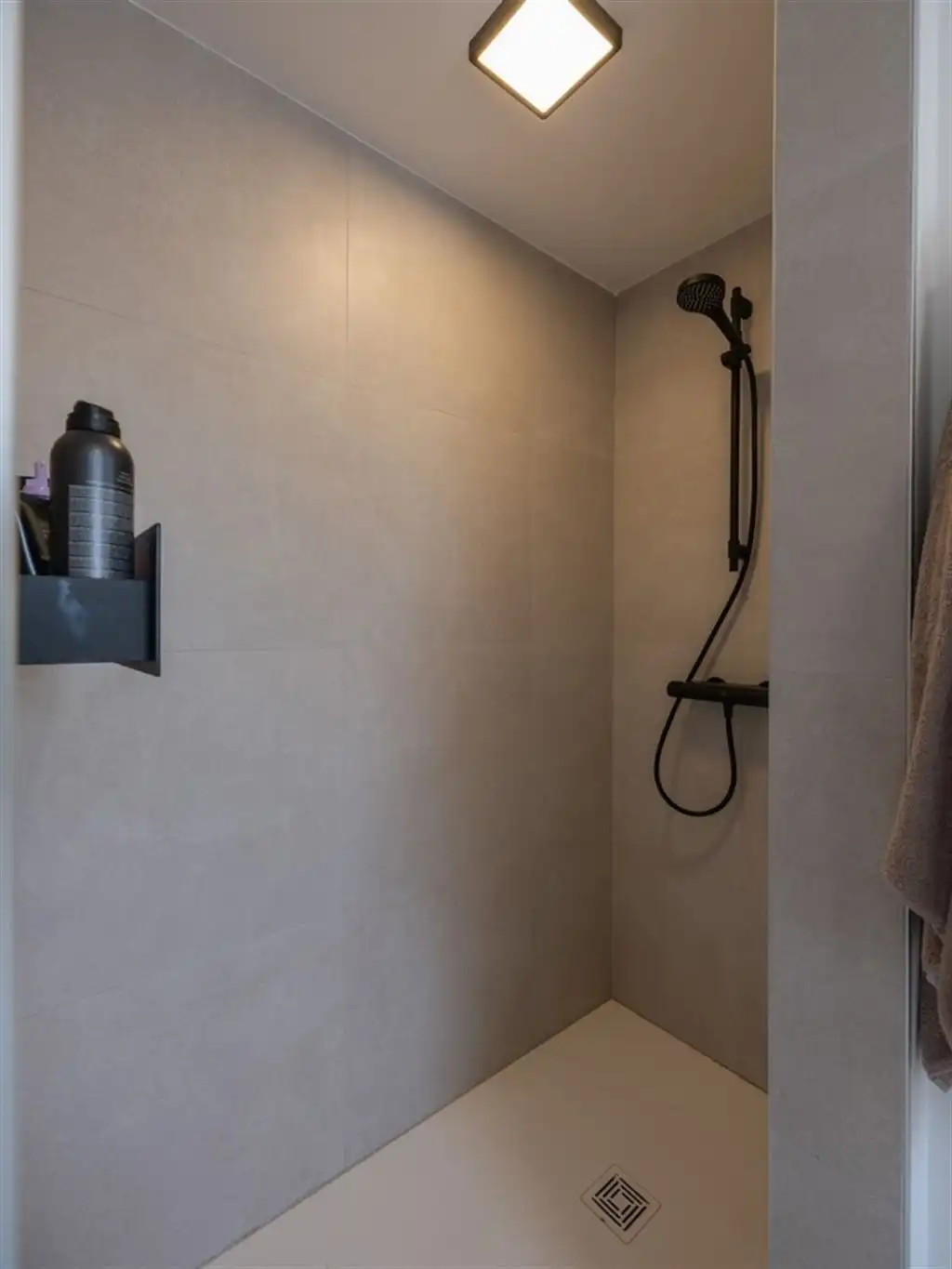Halfvrijstaande stijlvolle nieuwbouwwoning met landelijke uitstraling foto 22