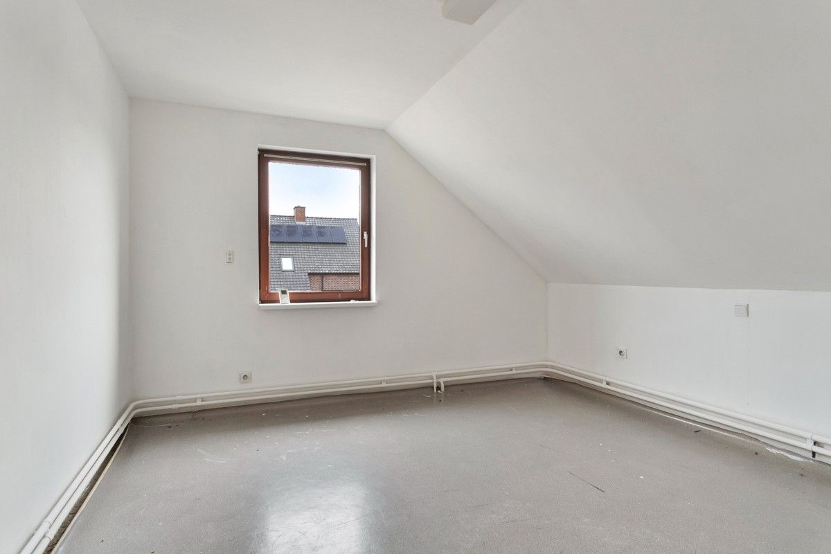 Ruime woning met thuiskantoor te Lendelede foto 16