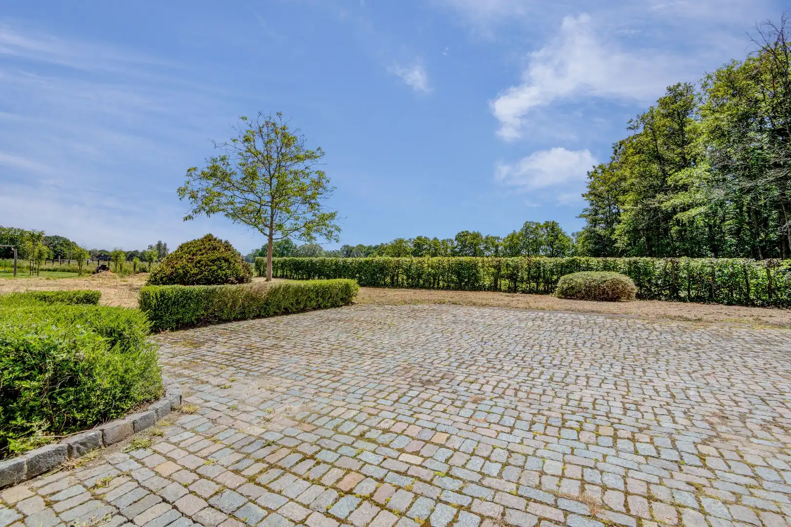 Ruime villa met 5 slaapkamers en grote tuin foto 24