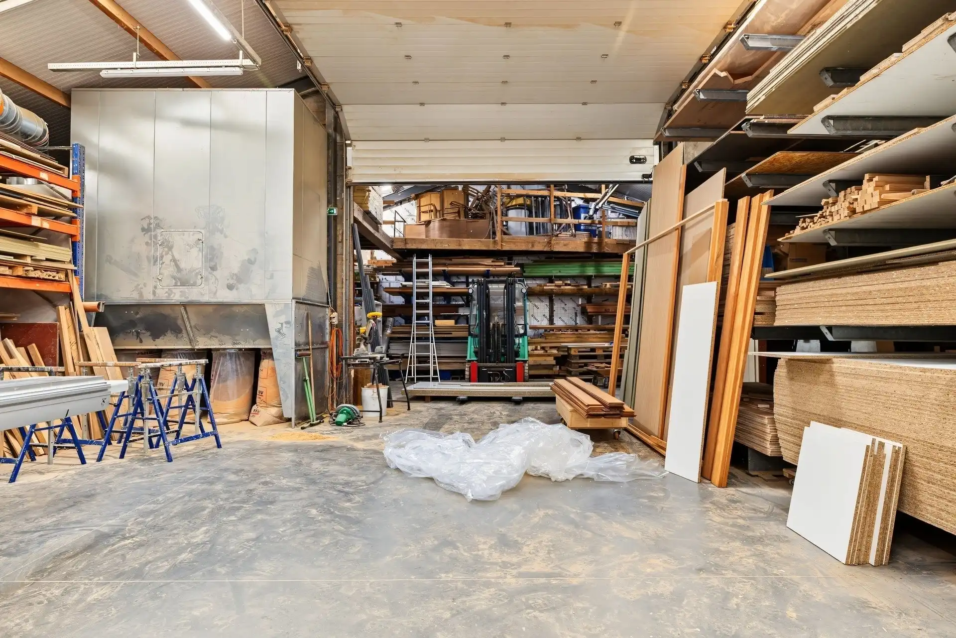 Ruime gezinswoning in klassiek landelijke stijl met aanpalende werkplaats van ca. 435m² foto 26