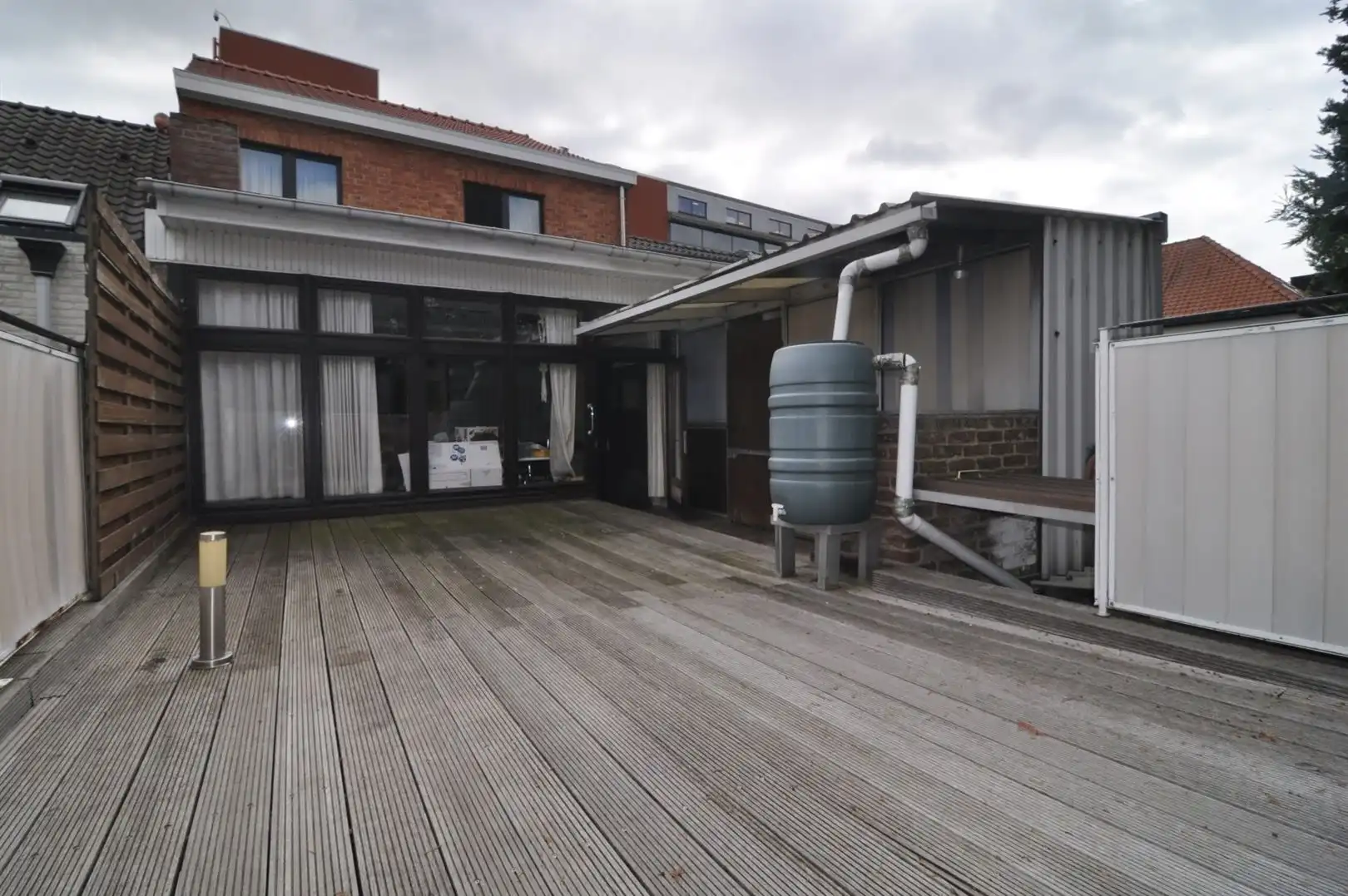 Ruime bel-etage met 2 slaapkamers, kinderkamer, garage en groot terras foto 13