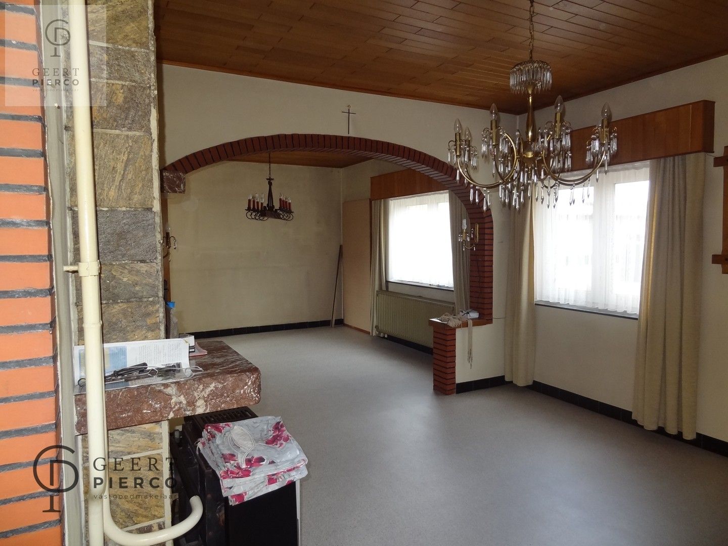Centraal tussen Hasselt en Sint-Truiden, treffen we aan de Steenweg 56 te Alken deze te renoveren woning met drie slaapkamer, garage en tuin op een perceel van 8a03ca (breedte perceel circa 22m). foto 10