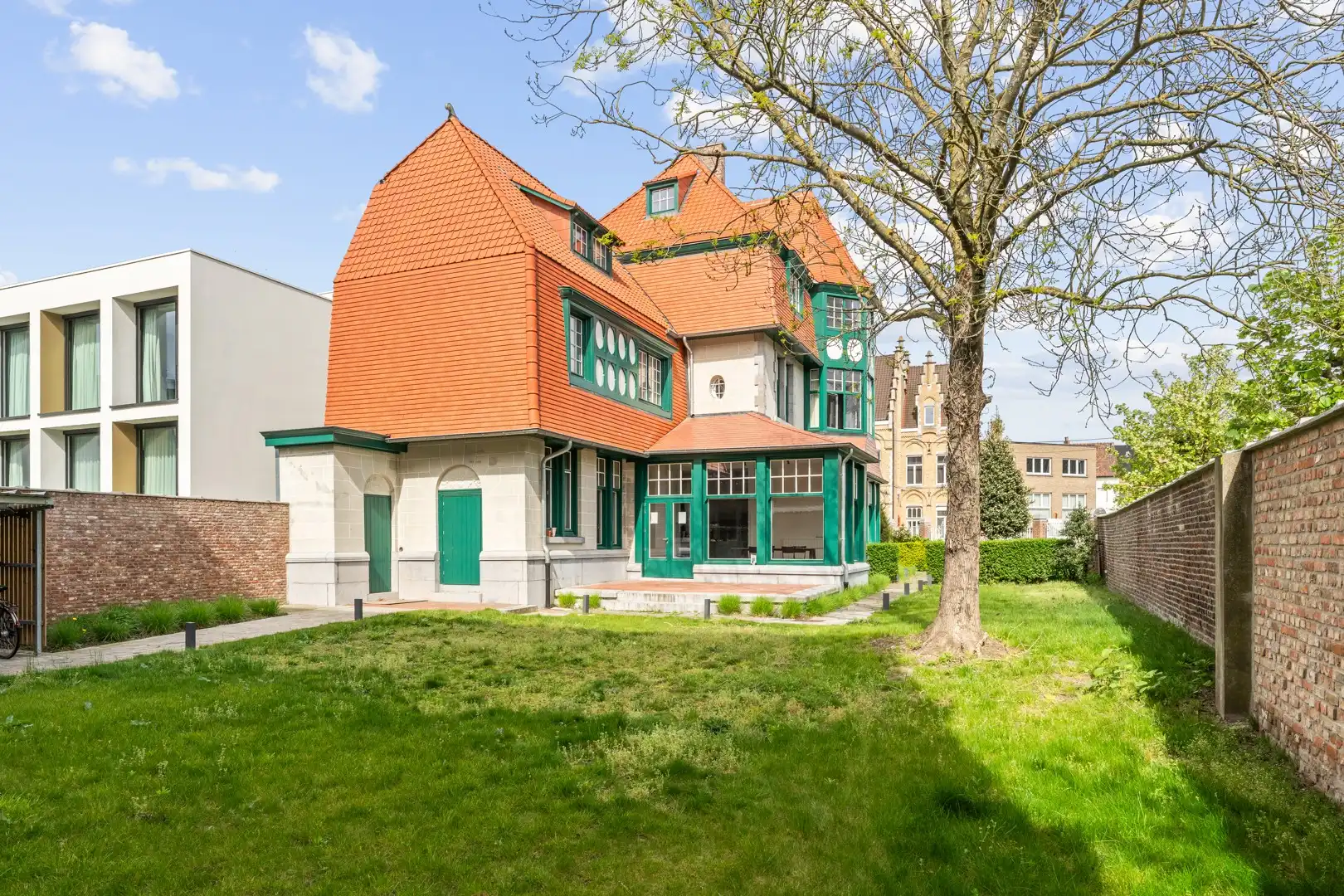 Studentenstudio in een prachtig gerestaureerde Villa! foto 3
