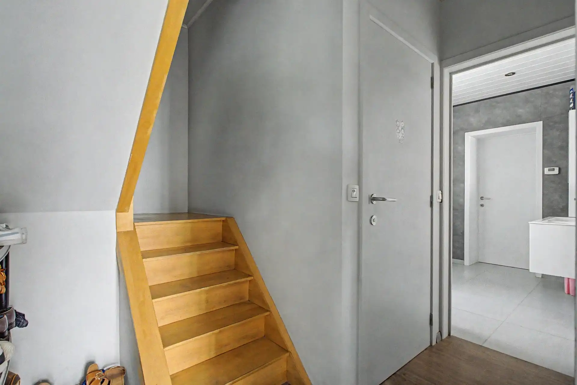 Heel ruime woning, met open zicht en grote garage/magazijn (82m²) op een perceel van 760m², te Grembergen foto 8