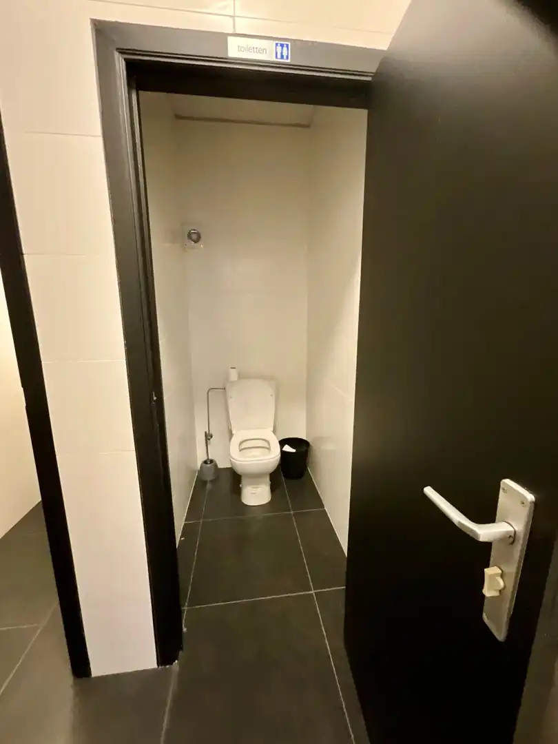 Handelspand en 2 appartementen gelegen te Houthalen-Helchteren foto 10