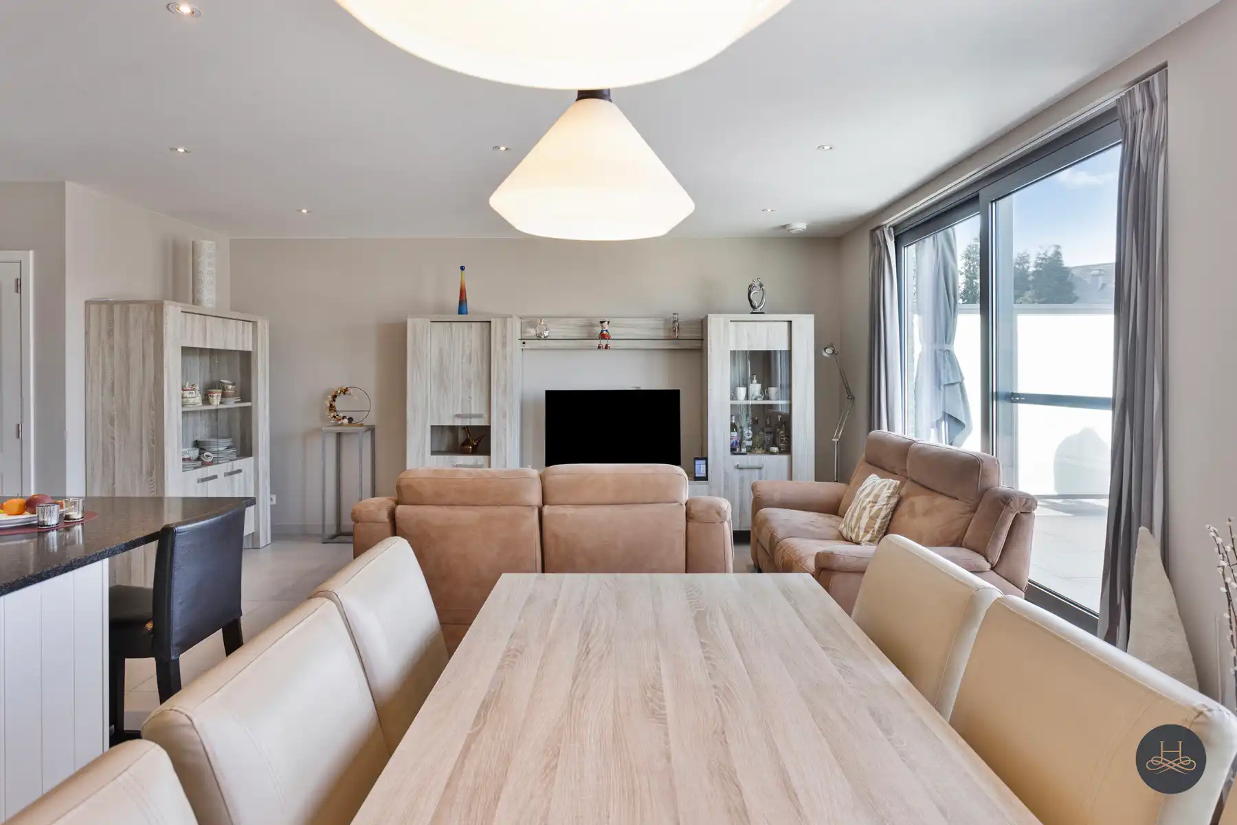 Lichtrijk appartement met groot terras foto 9