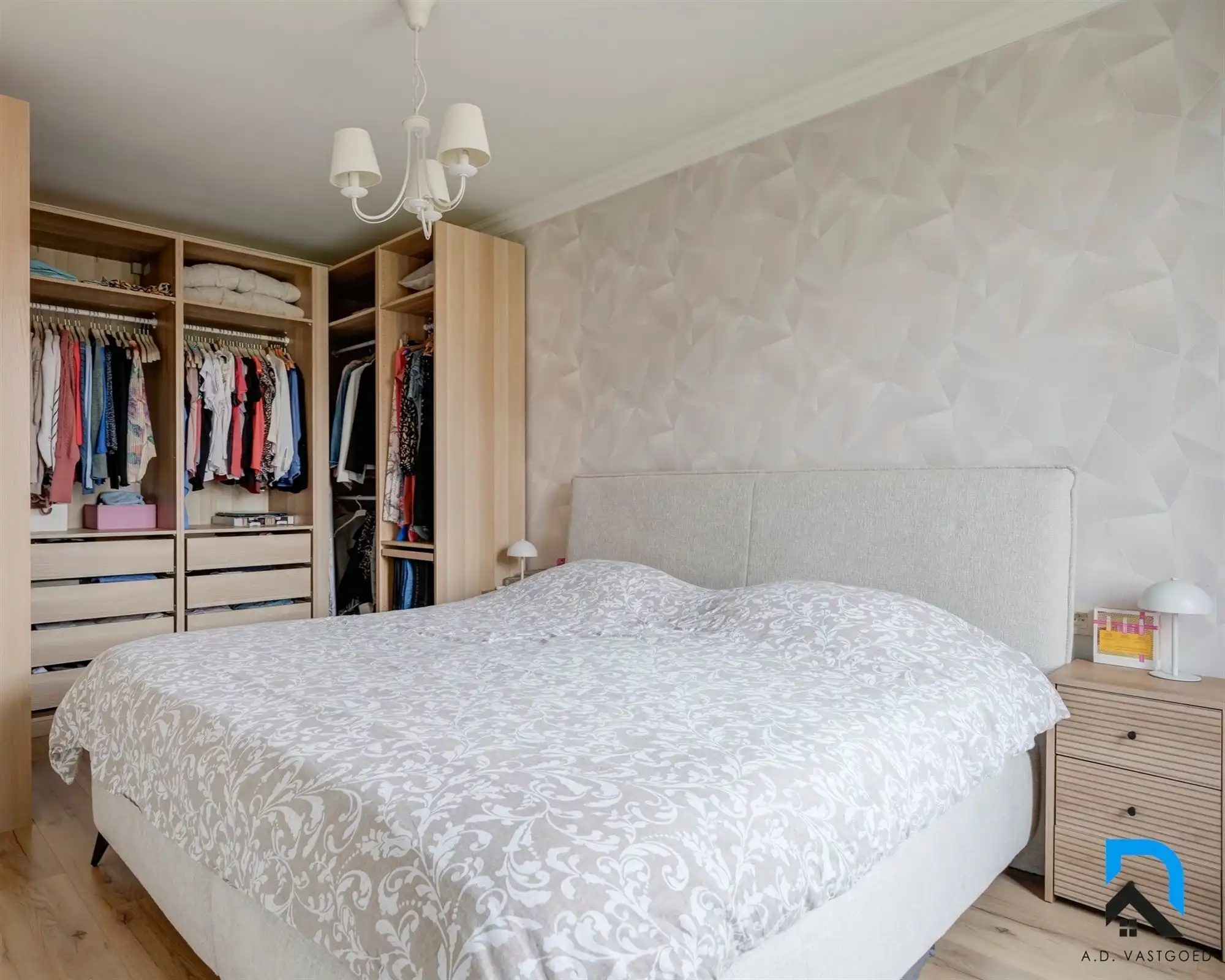 Gerenoveerde woning op toplocatie foto 15