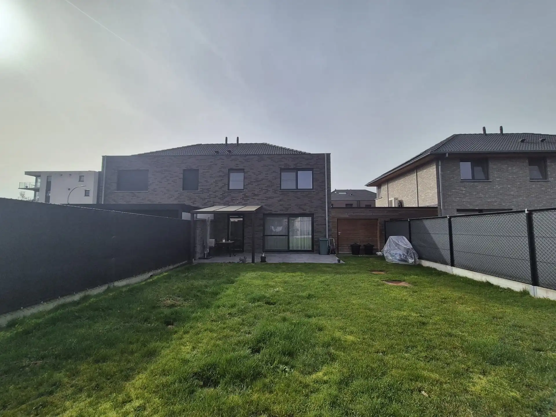 Rustig gelegen nieuwbouw woning met terras en tuin. foto 14