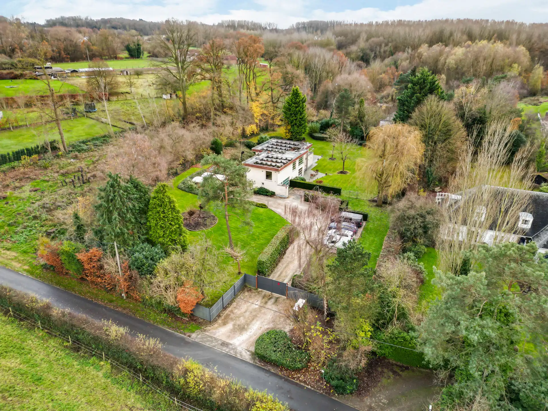 Prachtige villa 330m² met 4 kamers op een grond van 4017m² foto 2