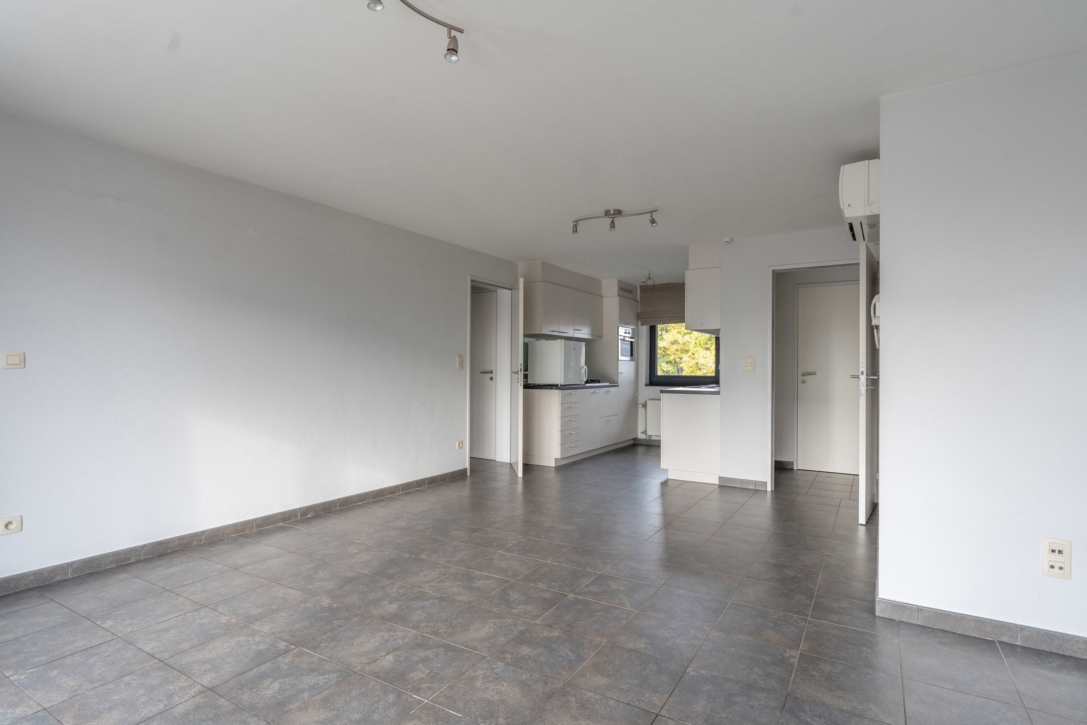 Modern 2-slaapkamer appartement met terras te Turnhout. foto 6