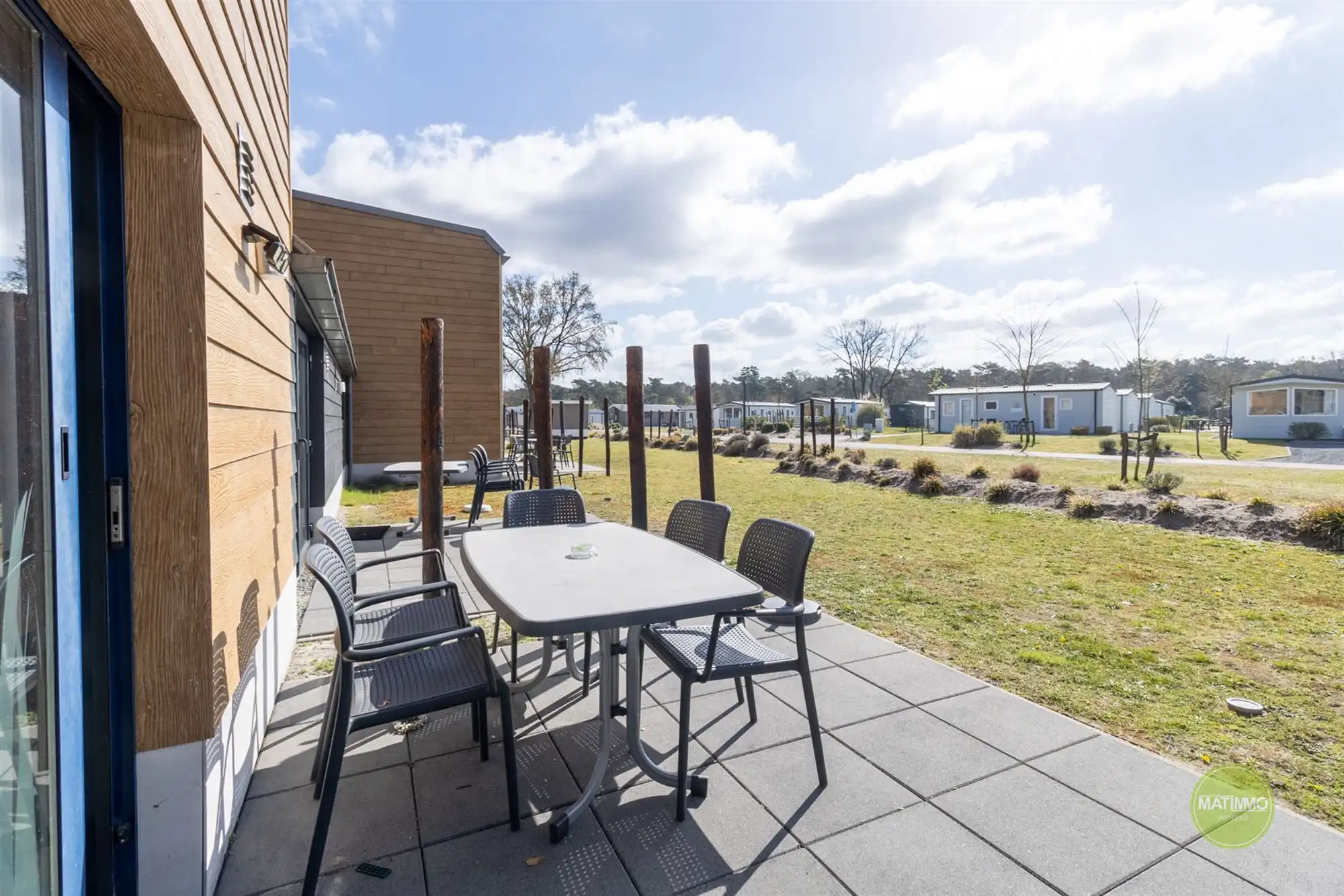 Moderne vakantiebungalow in EuroParcs Zilverstrand te Mol foto 2