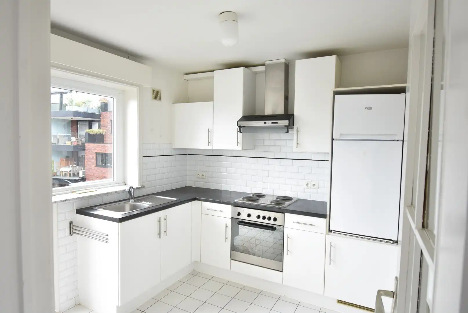 Degelijk appartement met 2 slaapkamers in centrum Hoeselt foto 3