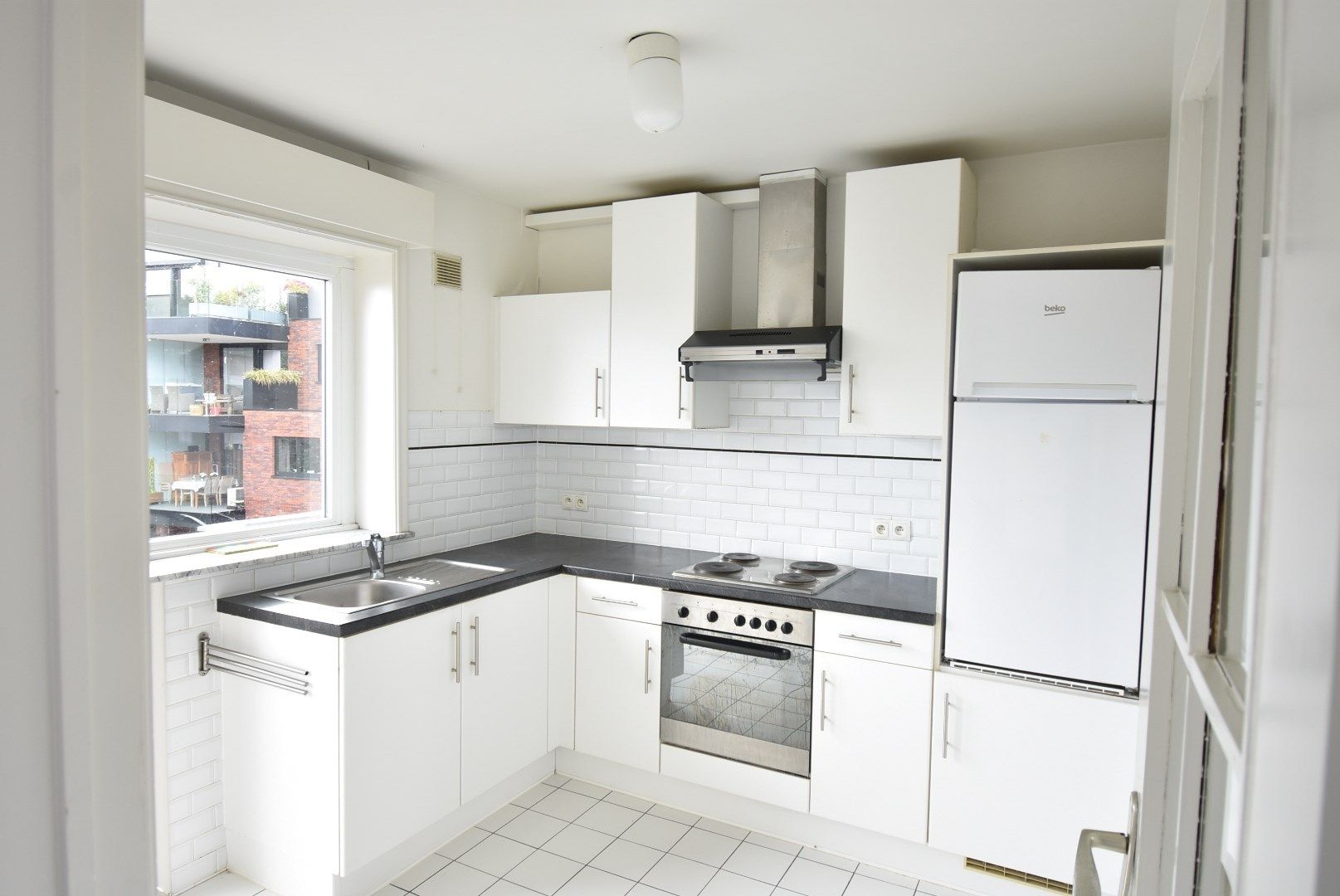 Degelijk appartement met 2 slaapkamers in centrum Hoeselt foto 3