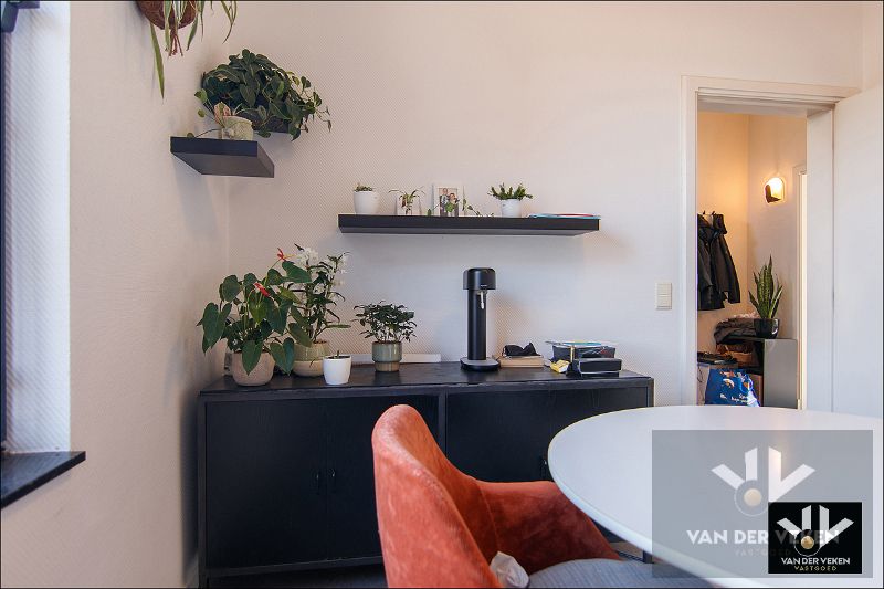 Opbrengsteigendom bestaande uit drie entiteiten: feestzaal/dienstencentrum, kantoorruimte en een duplexappartement kort aan de school en in het centrum van Paal, op een steenworp van het op- en afrittencomplex van de autosnelweg E313! foto 7